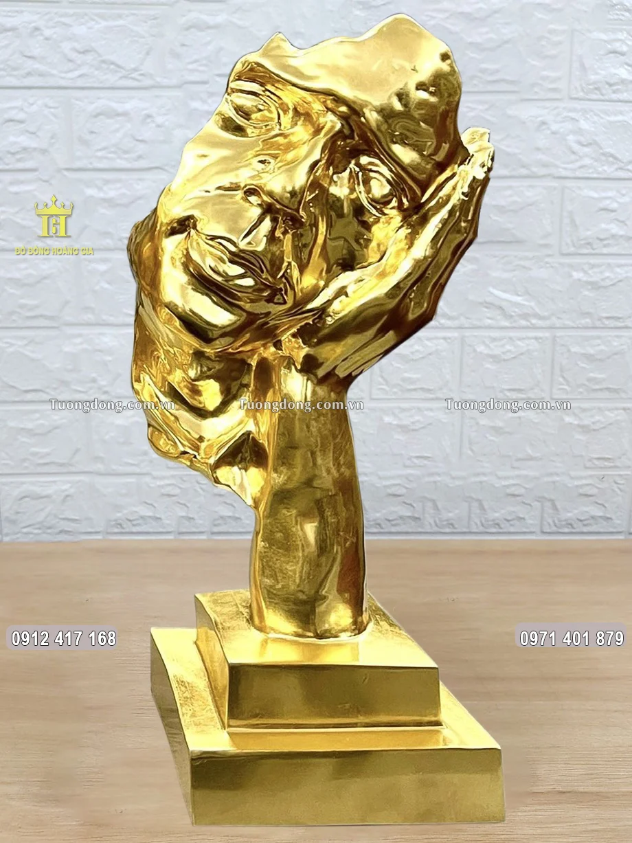 Bức tượng Không nghe